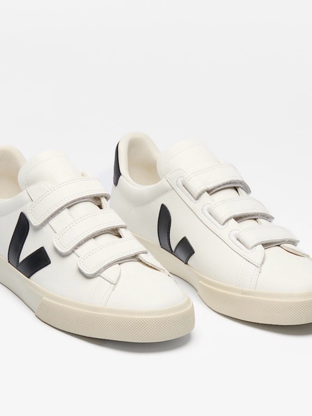 Veja RECIFE LEATHER WHITE BLACK
Size: Eur 39